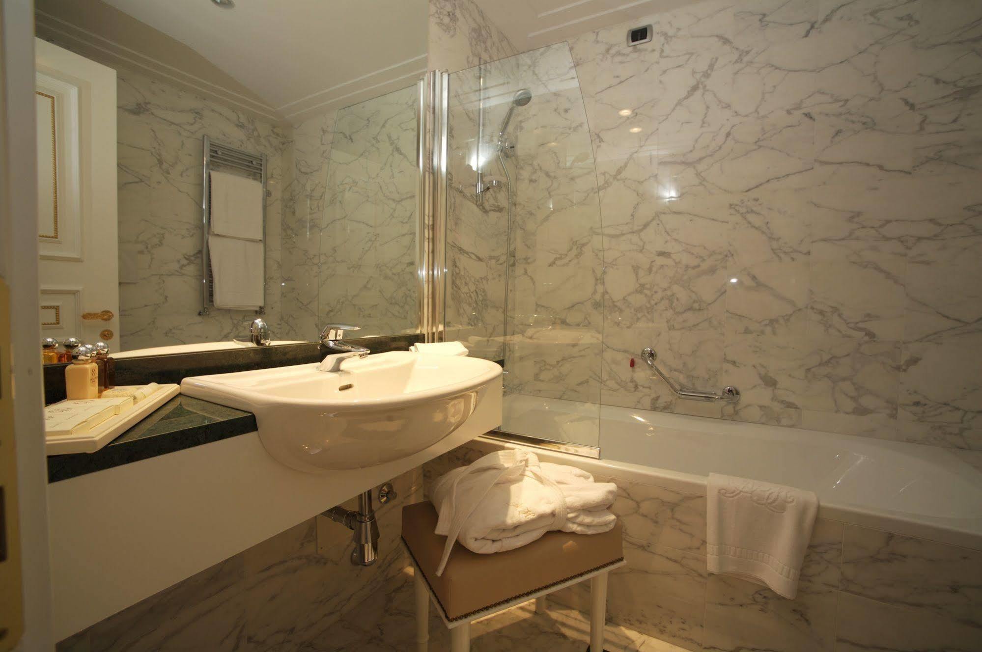 Hotel Ashley Lamezia Terme Exterior foto